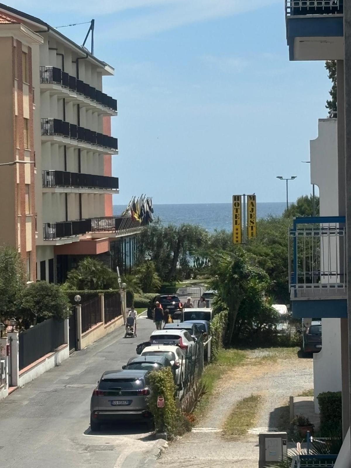 Appartamento A 100 Mt Dalla Spiaggia Диано-Марина Экстерьер фото